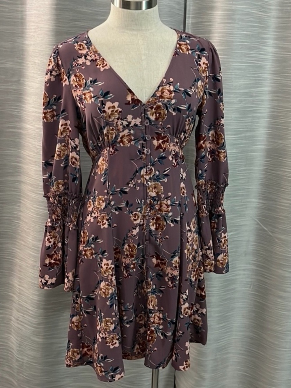 Xhilaration Mauve Floral V-Neck 3/4 Bell Sleeve Dress